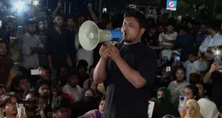 আ.লীগের রাজনীতি নিষিদ্ধের দাবিতে হাসনাতের নেতৃত্বে যমুনার সামনে অবস্থান